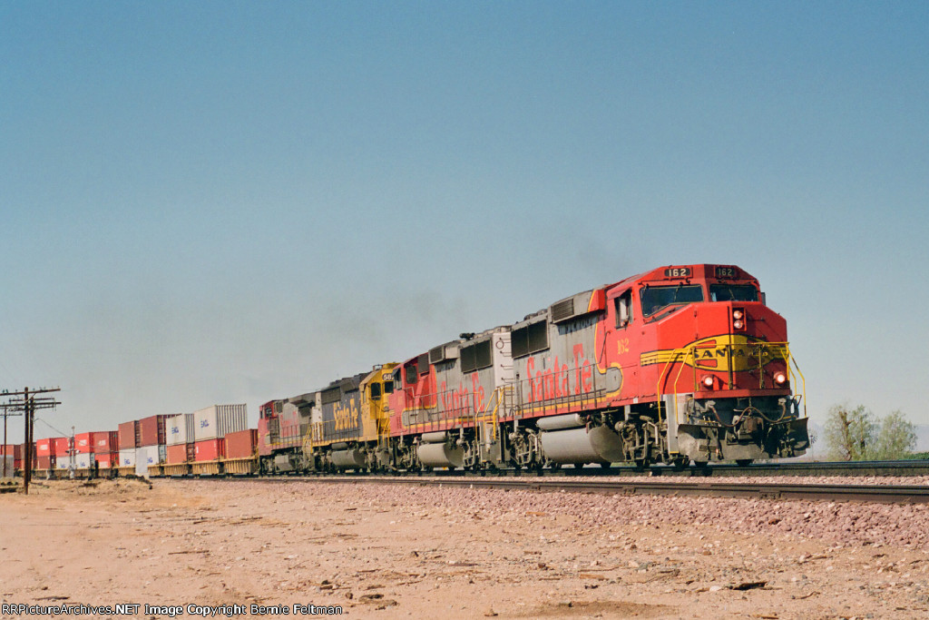 Santa Fe GP60M #162 leads an eastbound doublestack in the early morning 